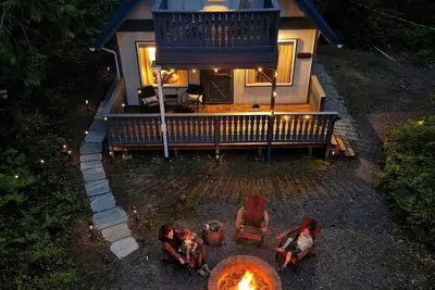 Image de Hemlock Haven · Hot Tub Near Mt Rainier