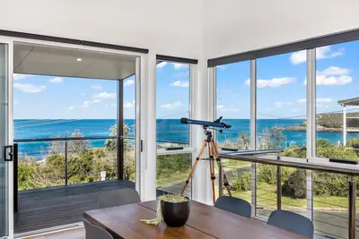 Image de Shelly's, Brand New Home, Waterfront at Merry Beach