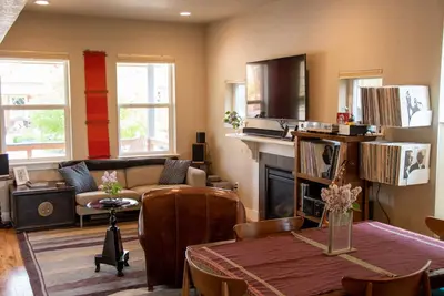 Image de 2 Bedroom with dedicated office space at base of foothills and trails