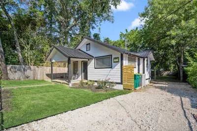 Image de Cozy farmhouse in downtown Conroe