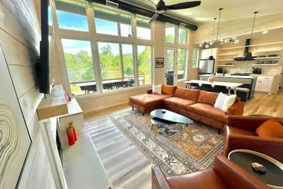 Image de Modern Cabin for 8, w/Hot Tub+mtn view+1m from downtown Clayton, Outdoor Space