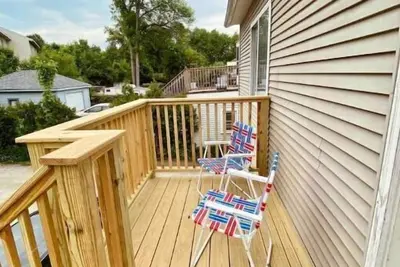 Image de Walkable in heart of South End of Burlington, Sleeps 6, Sunny, Free Parking