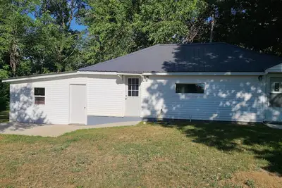 Image de Nice centrally located recently remodeled house with a double lot that sleeps 5