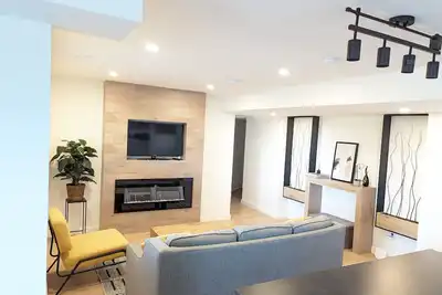 Image de Family house near Westwood lake