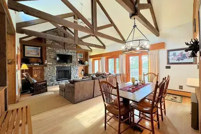 Image de 3-Level End unit Townhouse in Bromley's Clovers