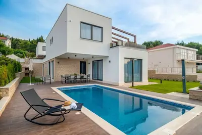 Image de Villa Tetra - Six Chambres Villa, Couchages 11