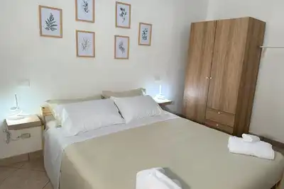 Image de Only 1 minute walk to the Beach, house with terrace and large porch.