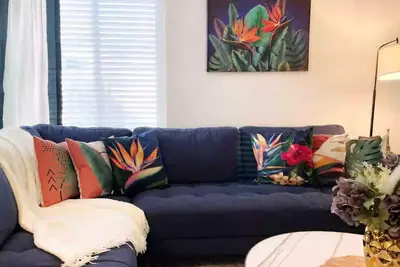 Image de Desirable Victoria Ave 3 Br Near Ucr/Disney * Golf