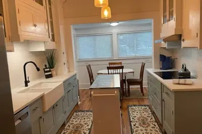 Image de Spacious charming farmhouse-style home - dedicated office