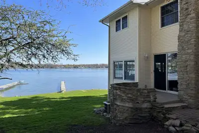 Image de Clarklake Lakefront! 3+ Bedroom, 2 Full Bath Cottage!