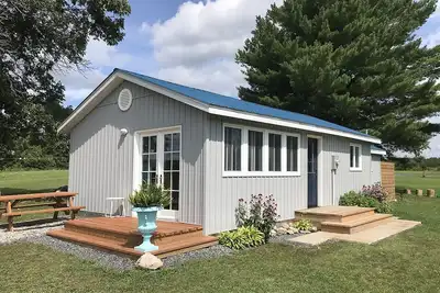 Image de Cheerful 2-Bedroom Cottage on Quiet Private Lake