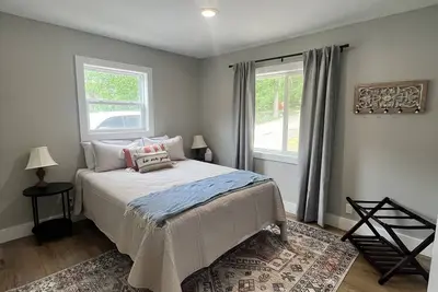 Image de Completely Remodeled Waterfront on Pickerel Lake!