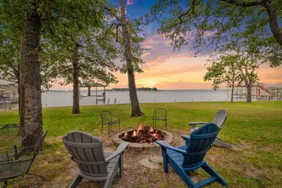 Image de Open Water~Sunsets~Swimming~Standing Work Station with High Speed Internet~Lake