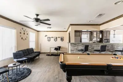 Modern Home near Downtown\nPool Tablebreeze