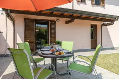 Image de Countryside Apt with Swimming Pool and Parking