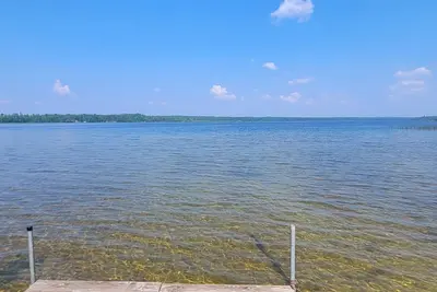 Image de Cozy 1950’s lake front cabin with beautiful sunsets!