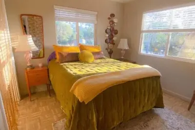 Image de New Mod decor in California Western Wine Country!