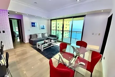 Image de Central Oceanfront Luxurious Gem: 2 Spacious Rooms, 2. 5 Baths