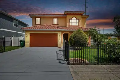 Image de Tampa \"Good Times\" Home+GameRoom, Sleeps 12, 4br/3. 5bth, Great Location/Backyard