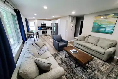 Image de The Eagles Nest, Shared beach, 2 King beds, Fenced Patio