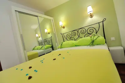 Image de Appartement de deux chambres avec la terrasse et la vue sur le mer Omis (A-20787-f)