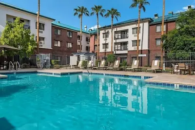 Image de Enjoy a Hassle-Free and Suiting Stay! Pets are Allowed, Outdoor Swimming Pool!