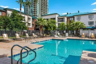 Image de Affordability Meets Comfort! 3 Contemporary Units, Pet-friendly, Swimming Pool!