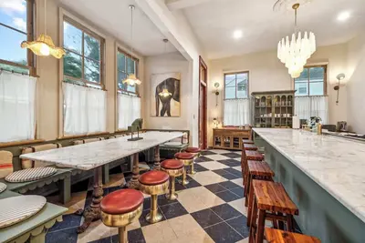 Image de Stunning Storybook Villa w Pool & HotTub 6bd|6. 5ba