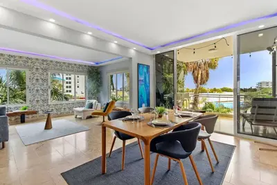 Image de Stunning 2br/3Beds Lux Condo w/ Private Pool at Sunset 13 by Bocobay