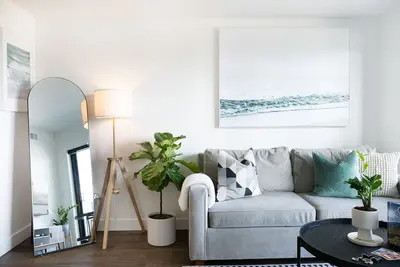 Image de The Garden Oasis Downtown Kelowna Condo w Pkg and Ac