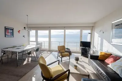 Image de Seaview Apartment on the Beach - Free Parking!