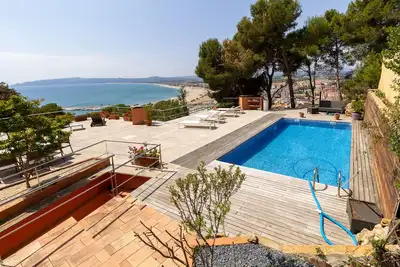 Vue imprenable sur la mer avec piscine privée