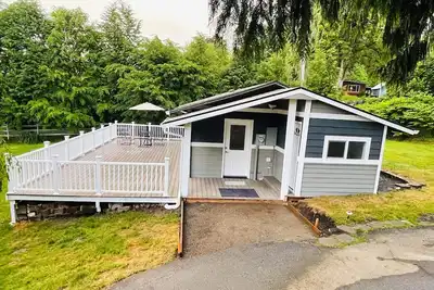 Freshly remodeled guest house in winery Woodinville