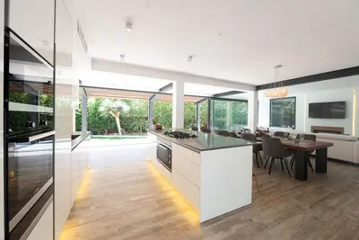 Image de Luxury 4 bedroom villa in Portal Nous Mallorca, walk to beach, port, village