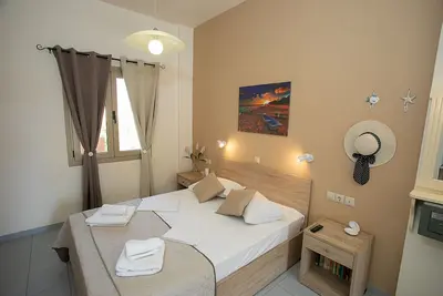 Image de Appartement dans un hôtel \"Rania Studio No 8\" avec vue sur mer, terrasse partagée et Wi-Fi