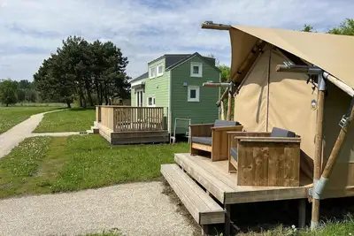 Image de A luxury tiny house with extra sleeping lodge