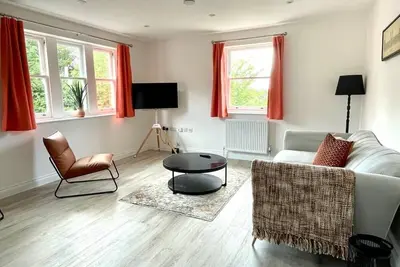 Stylish Central Reading | Free Parking |