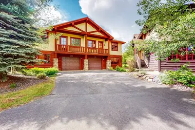 Image de Lakeview Oasis - Ac - Payette Lake Views - Hot tub - Marina - Downtown - Garage - Fireplace