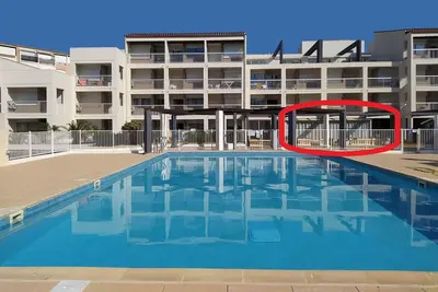 Image de 3 pièces 6 personnes 50m2 centre port avec piscine, grande terrasse, parking