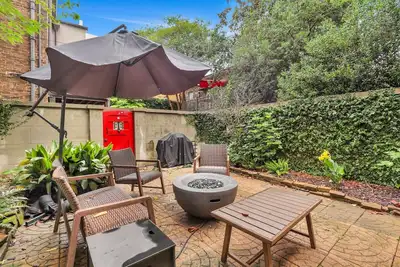 Image de Bright Tranquil Savannah Home w/ Whimsical Courtyard by Lucky Savannah