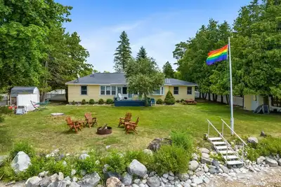 Image de Charming Burt Lake Cottage