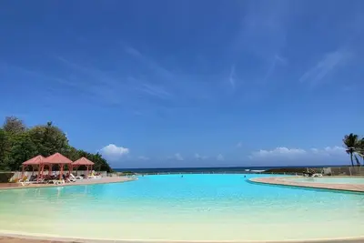 Image de Appartement rénové rez de jardin vue mer entre piscine et tennis