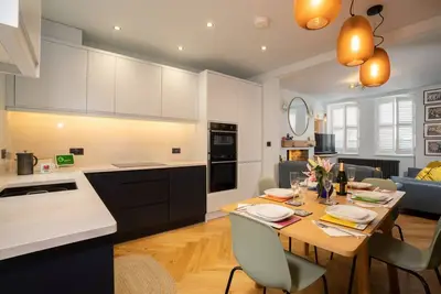 Modern Home in Windermere, by LetMeStay