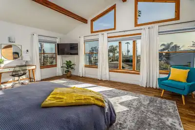 Image de Coastal Carlsbad 5 Bedroom Getaway
