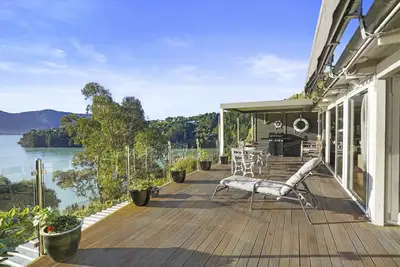 Kaioruru View – Diamond Harbour Holiday Home