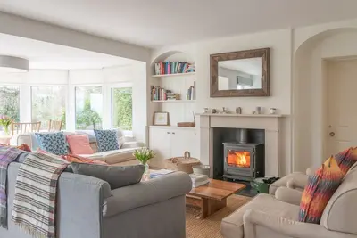 Image de White Horses -  a large dog friendly home overlooking South and North Sands beaches in Salcombe
