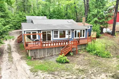 Image de Sebago Lake Waterfront. Frontage is on Northwest River with views of Sebago Lake