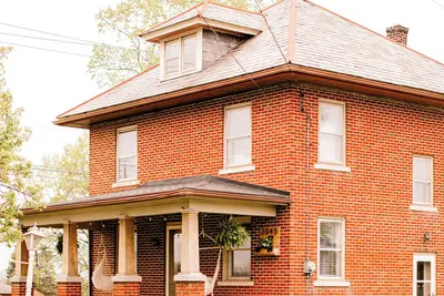 Image de Red Brick Haven: Renovated Home in Prime Location!