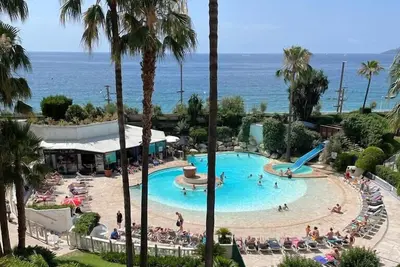 Image de Splendide vue mer - 2 pièces confort - Piscines