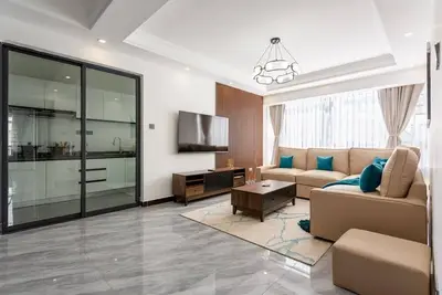 Image de Luxurious 2-Bed apartment in Kilimani, Nairobi with Gym, Pool & Skyline Views!